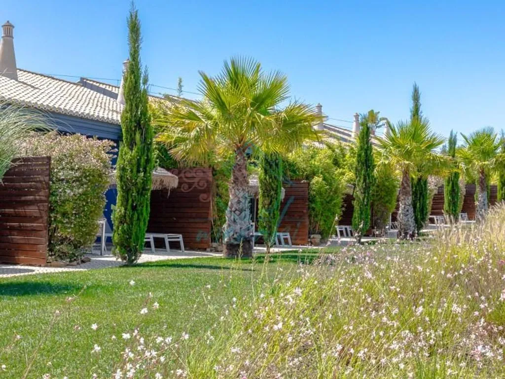 Jardin - Luxury Hotel with Resort Amenities in Espiche