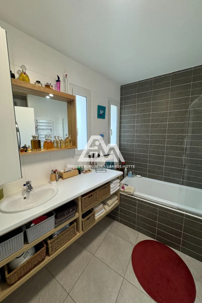 Salles de bain - Villa Contemporaine avec Piscine près de la Mer