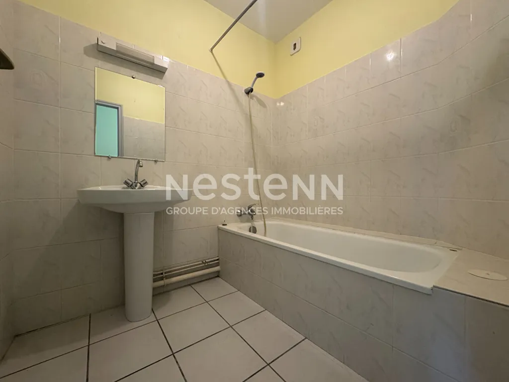 Salles de bain - Appartement T1 avec Balcon et Piscine à Saintes
