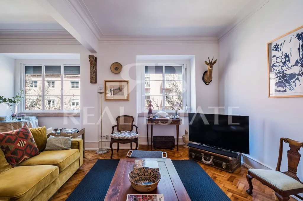 Living Room - Renovated Apartment with River View in Restelo