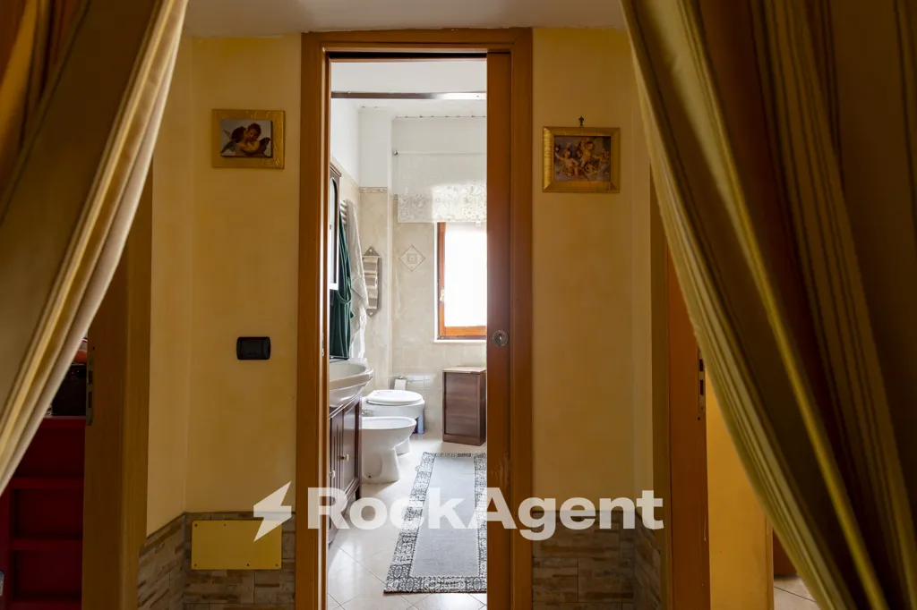 Esik - Apartment with Balcony near Catanzaro Centre