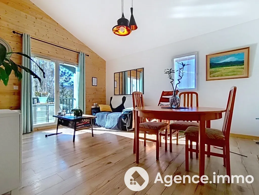 Söögituba - Spacious 3-Bedroom Apartment with Balcony in Urrugne