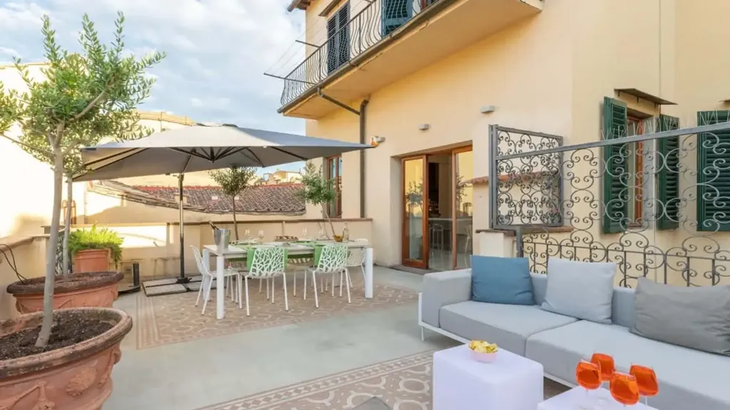 Terrace - Renaissance-Style Apartment with Terrace in Florence