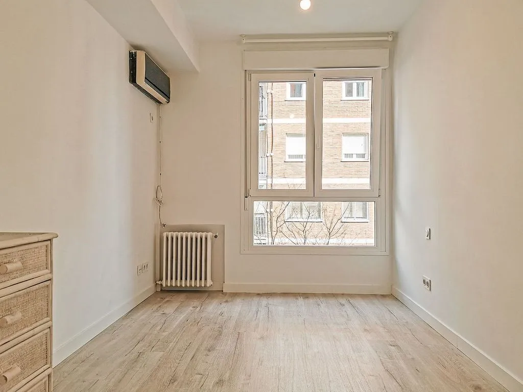 Rooms - 1-Bedroom Flat with Terrace in Cuatro Caminos