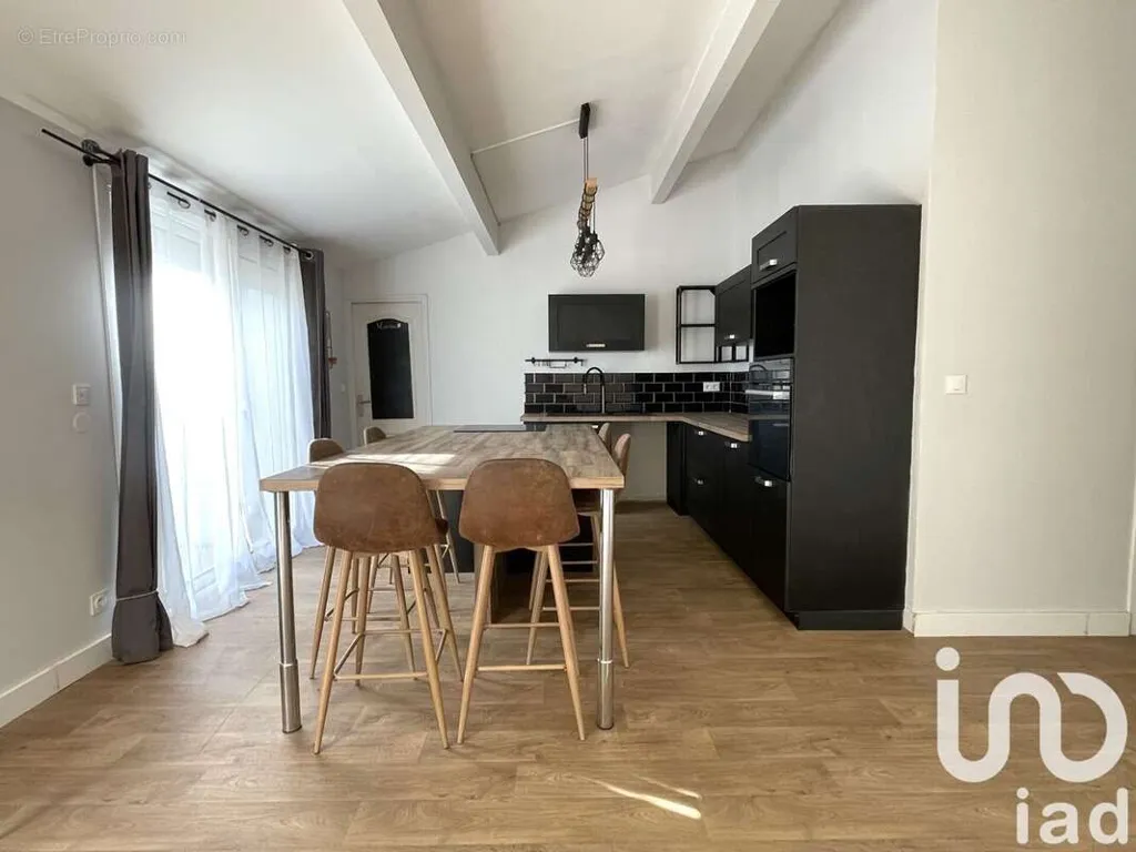 Cuisine - Villa avec Piscine et Jardin à Mirepeisset