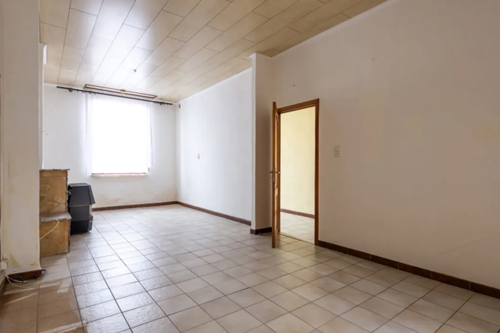 Toad - Renovatable Semi-detached House in Schoten Centre