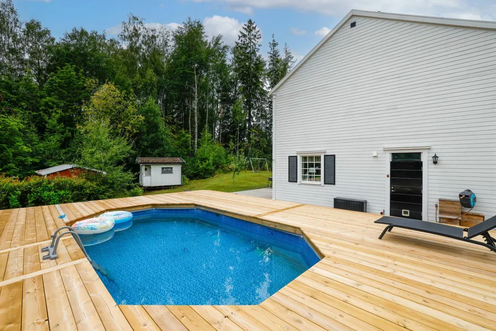 Bassein - Allmogestyle Villa with Pool in Yxstabacken
