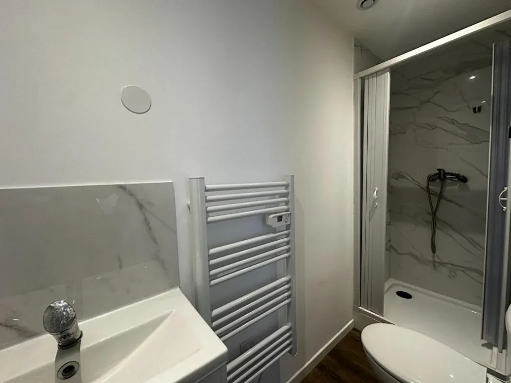 Salles de bain - Studio Meublé à Ronchin, Proche Universités