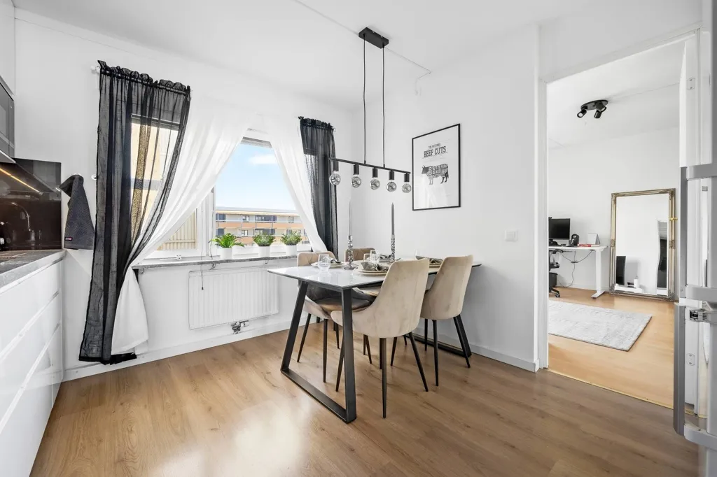 Sala da pranzo - Open-Plan Flat with Balcony in Kista