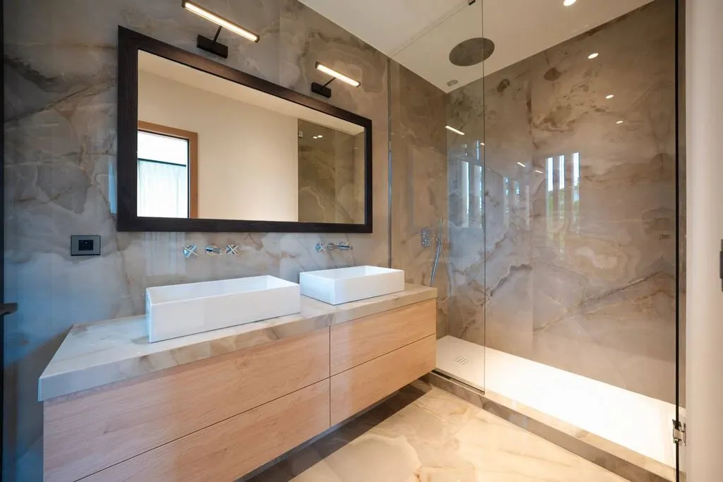 Bathrooms - Luxury Villa with Pool in Mougins