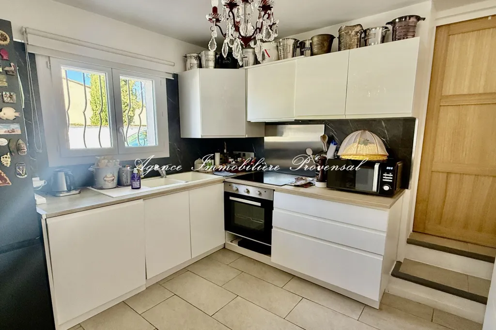 Köök - Renovated House with Pool near Sainte-Maxime Centre