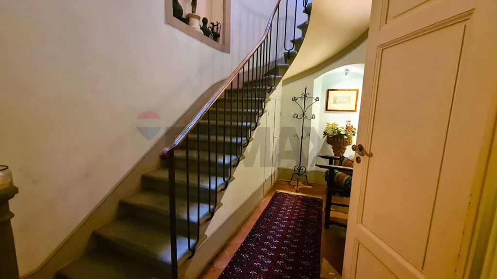 Pièces - Historic Villa with Panoramic Terrace in Lastra a Signa