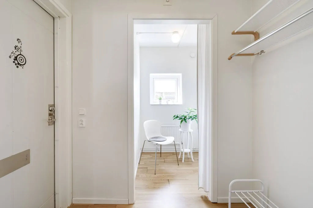 Entrée - Apartment with South-Facing Balcony in Örebro