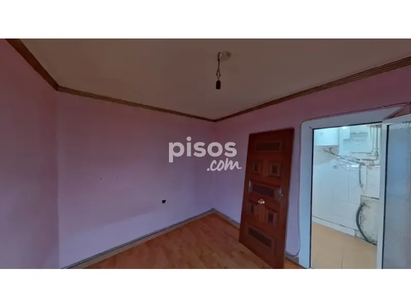 Stanze - Three-Bedroom Flat in Ripollet Centre