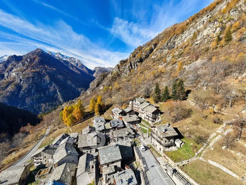 Semi-detached House with Mountain Views in Niel