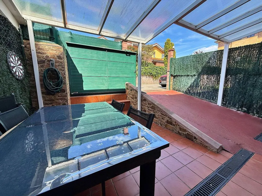Terrasse - Semi-Detached House with Pool in Llanera