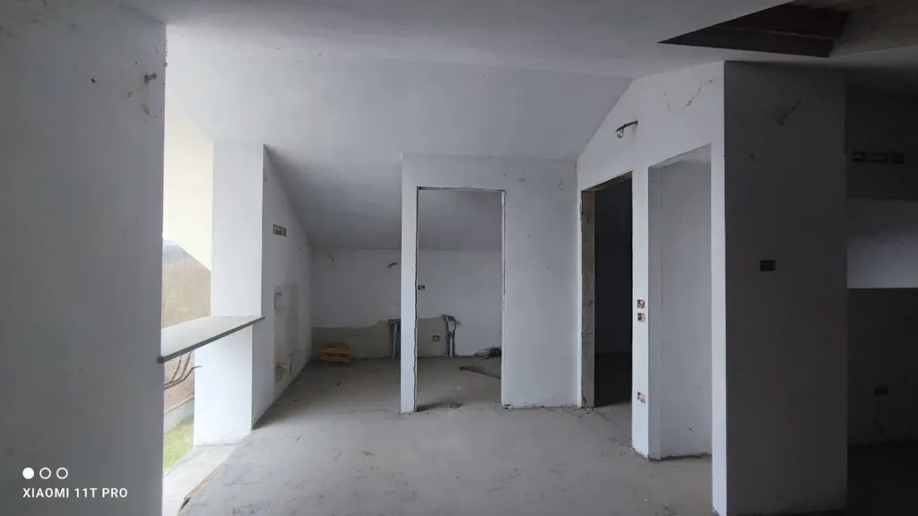 Pièces - Modern Mansard Apartment with Terrace in Neive