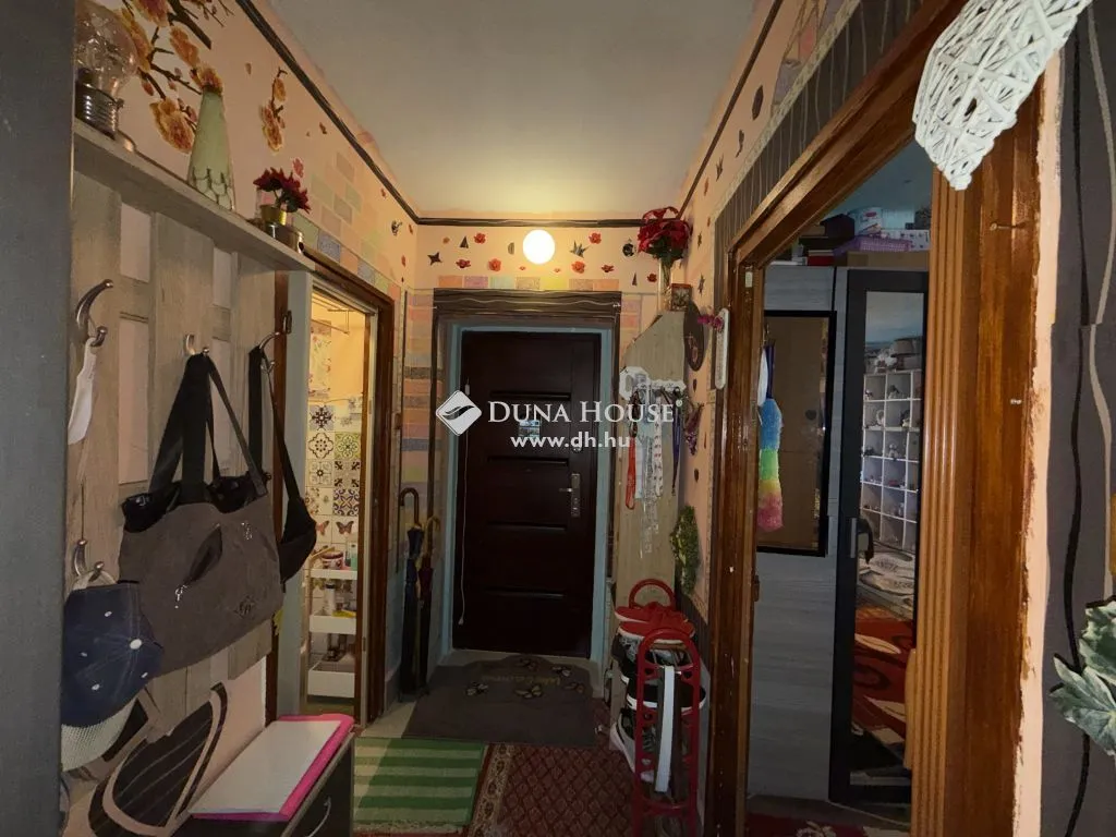 Ingresso - Ground Floor Flat with Private Parking in Devecser