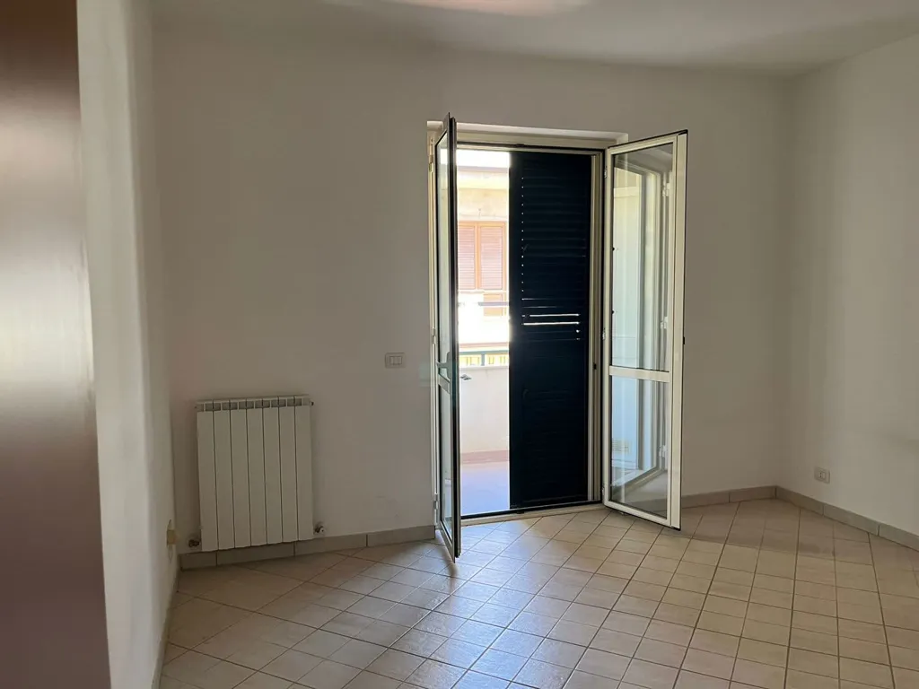 Stanze - Three-Bedroom Flat with Balconies in Siderno
