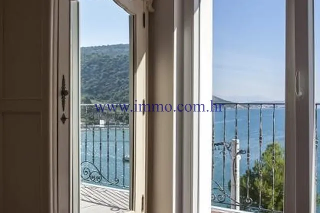 Toad - Villa with Pool near Trogir Beach