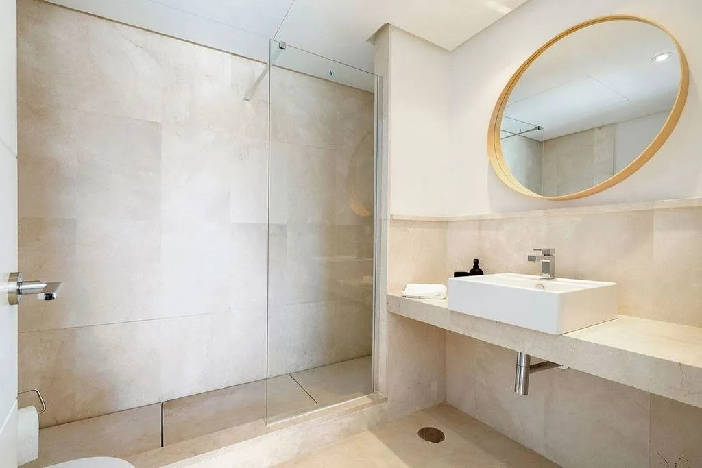 Bathrooms - Chalet with Pool and Terrace in Sotogrande