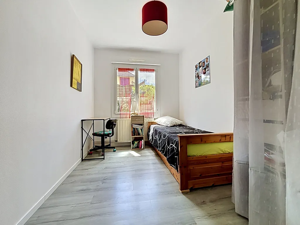 4-toaline maja asukohas Laval