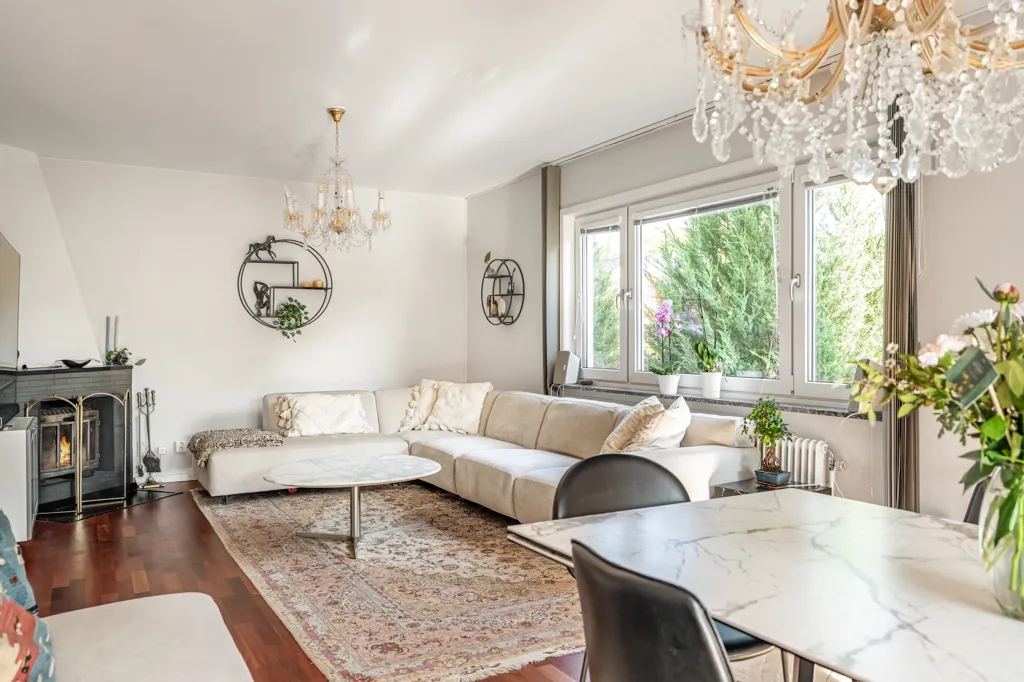 Elutuba - Representative Villa with Pool in Edsviken, Sollentuna