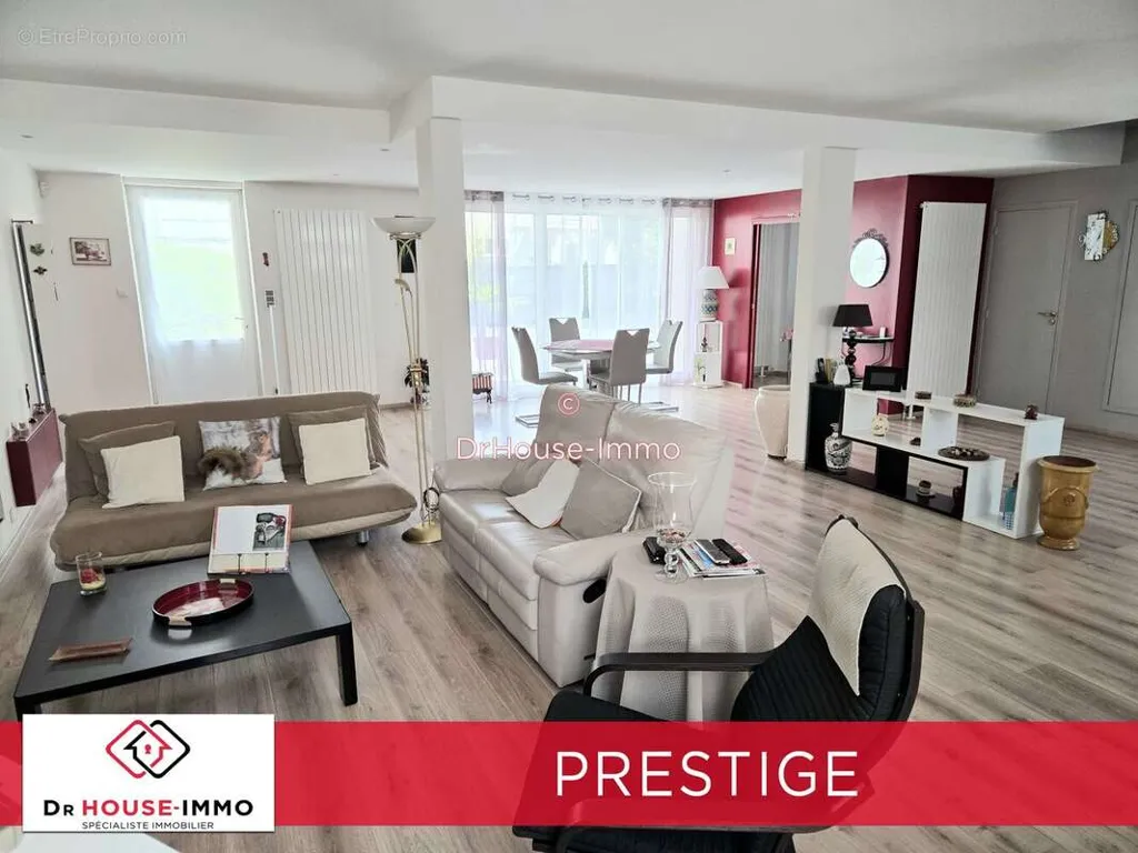 Séjour - Villa Typique avec Jardin à Vichy Centre