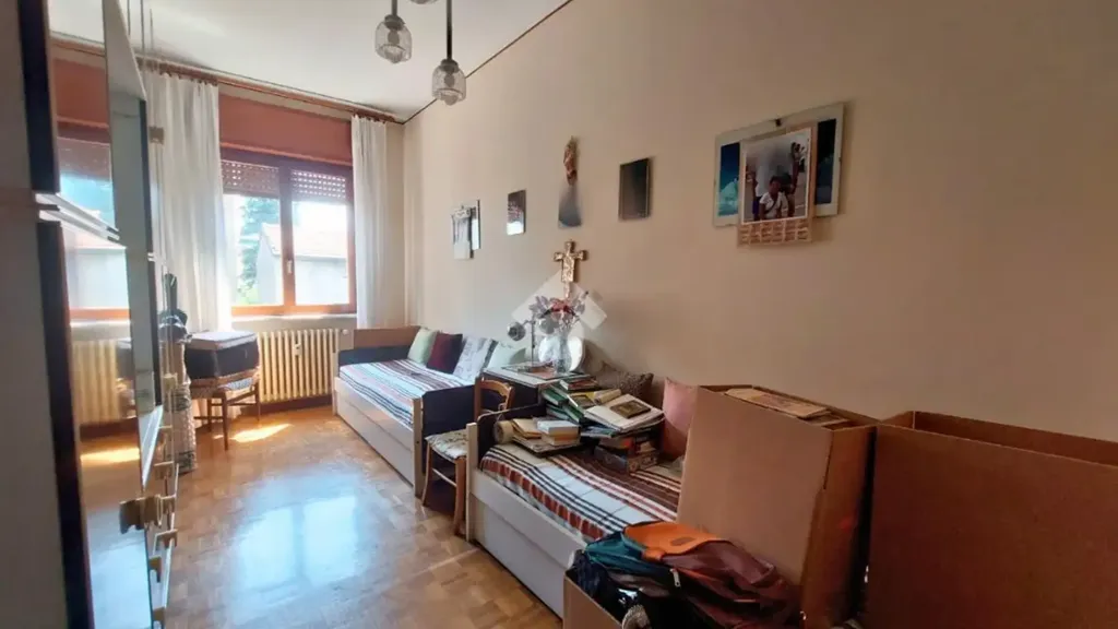 Bureau - Three-Bedroom Apartment with Balcony in Vittuone