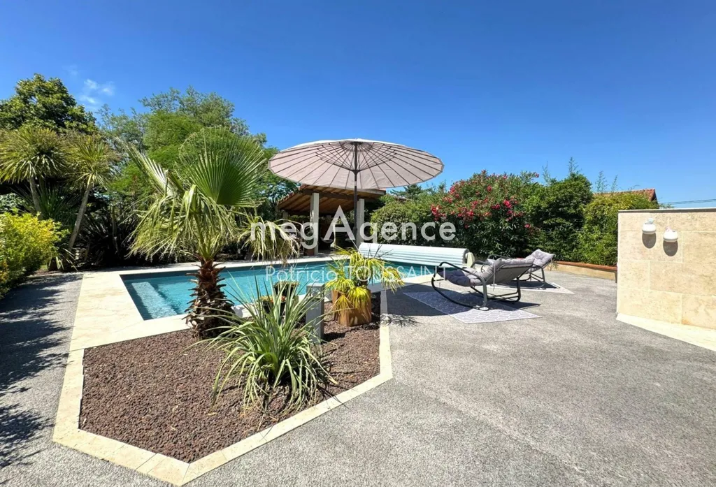 Piscina - Charming House with Pool in Lavernose-Lacasse