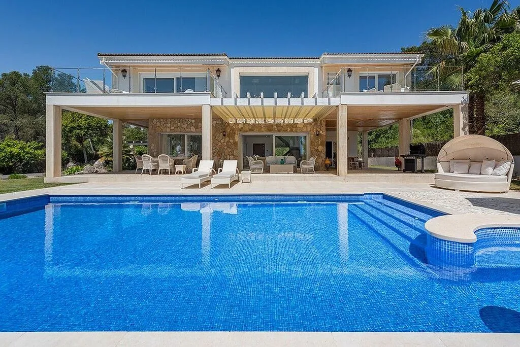 Piscina - Contemporary Wooden Villa with Pool in Pollensa