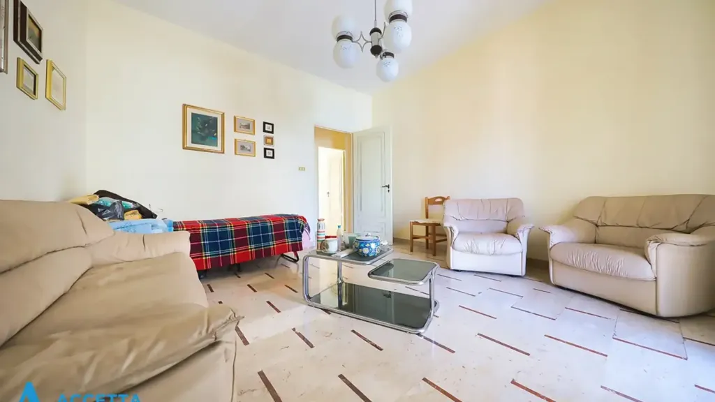 Séjour - Two-Bedroom Apartment with Balcony in Taranto