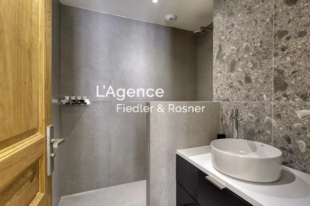 Salles de bain - Villa Rénovée avec Piscine Chauffée à Ramatuelle