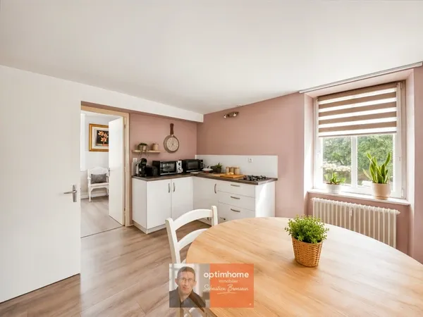 Salle à manger - Ensemble Immobilier avec Terrasse au Centre de Chaussin