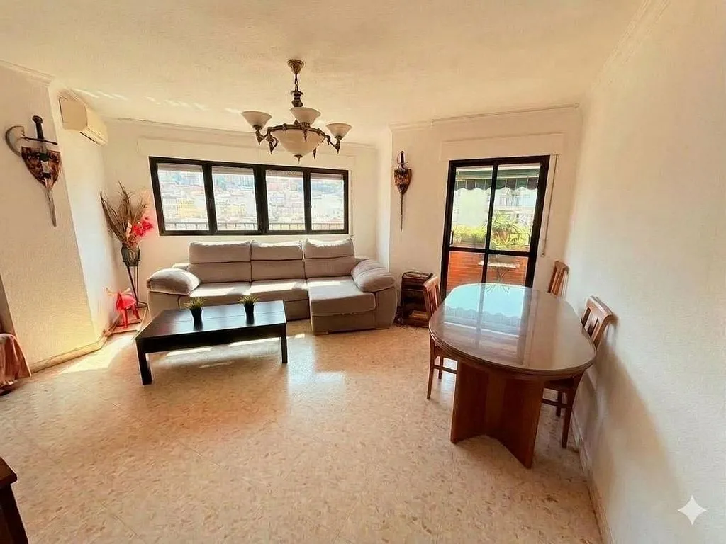 Elutuba - Corner Flat with Panoramic Views in Málaga Centre