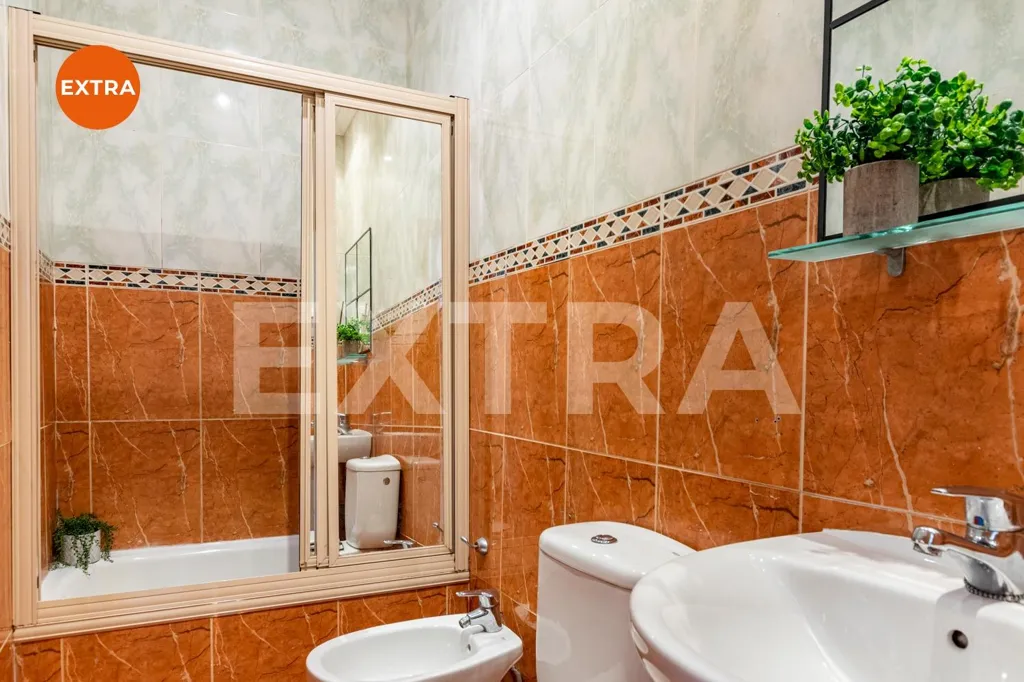 Salles de bain - Semi-detached Flat with Balconies in Castilla, Madrid