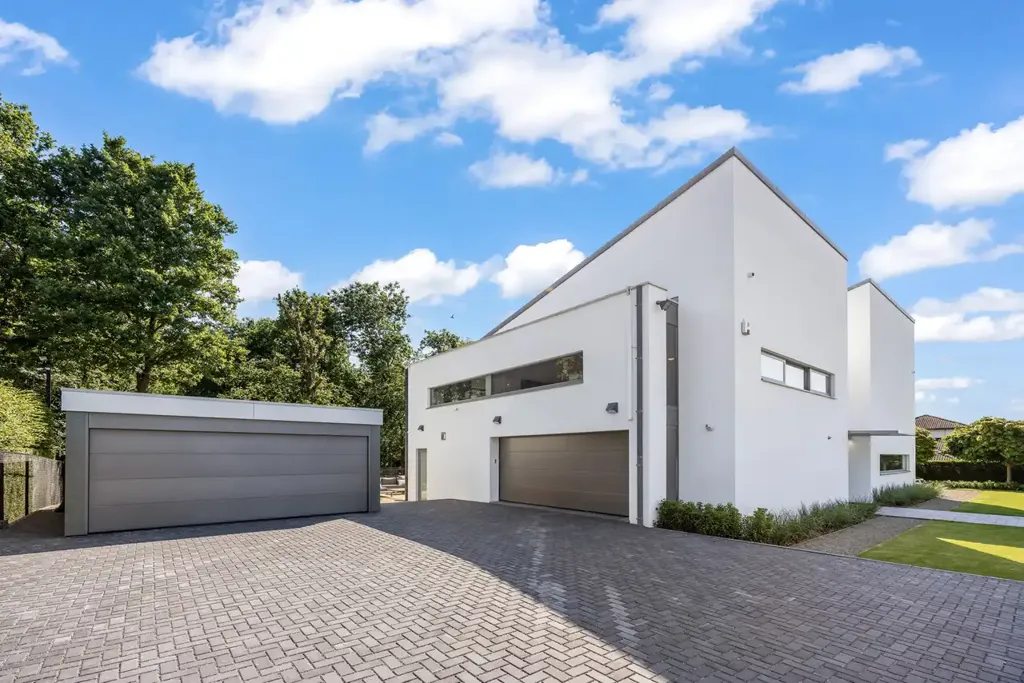Extérieur - Villa Luxueuse avec Piscine Intérieure à Lanaken