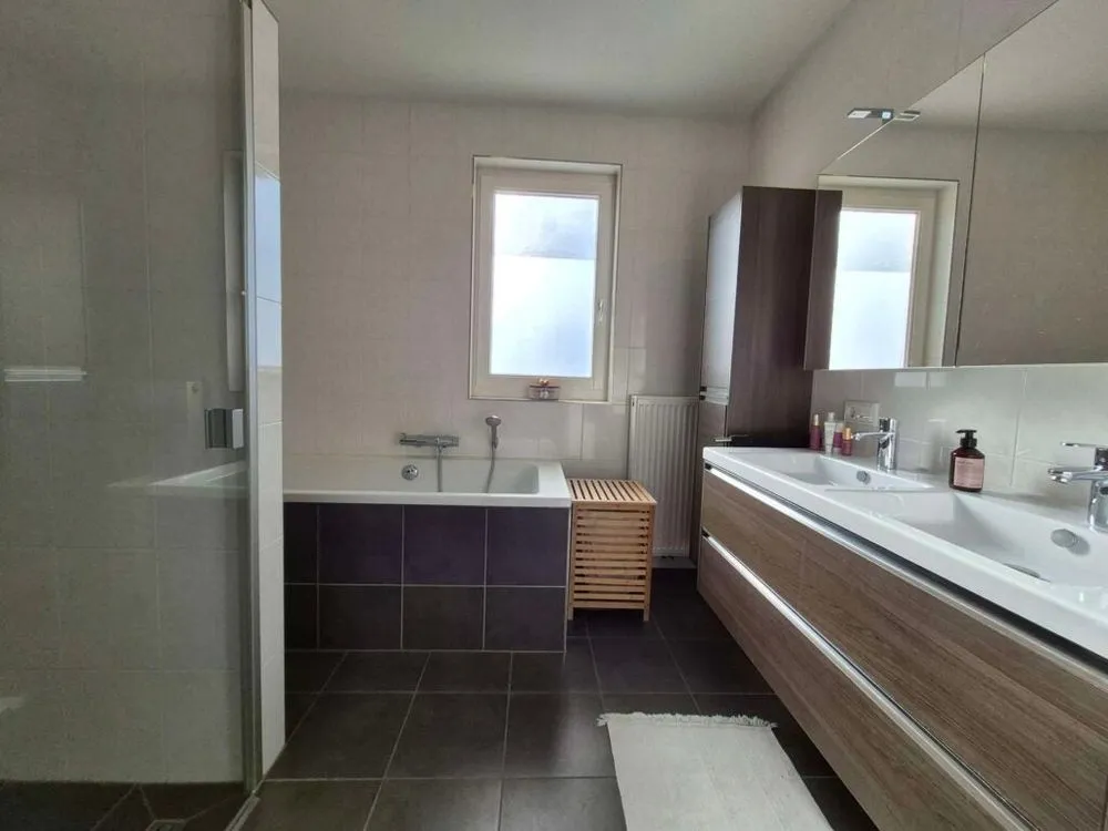 Vannitoad - Modern Corner House with Garden in Oirschot