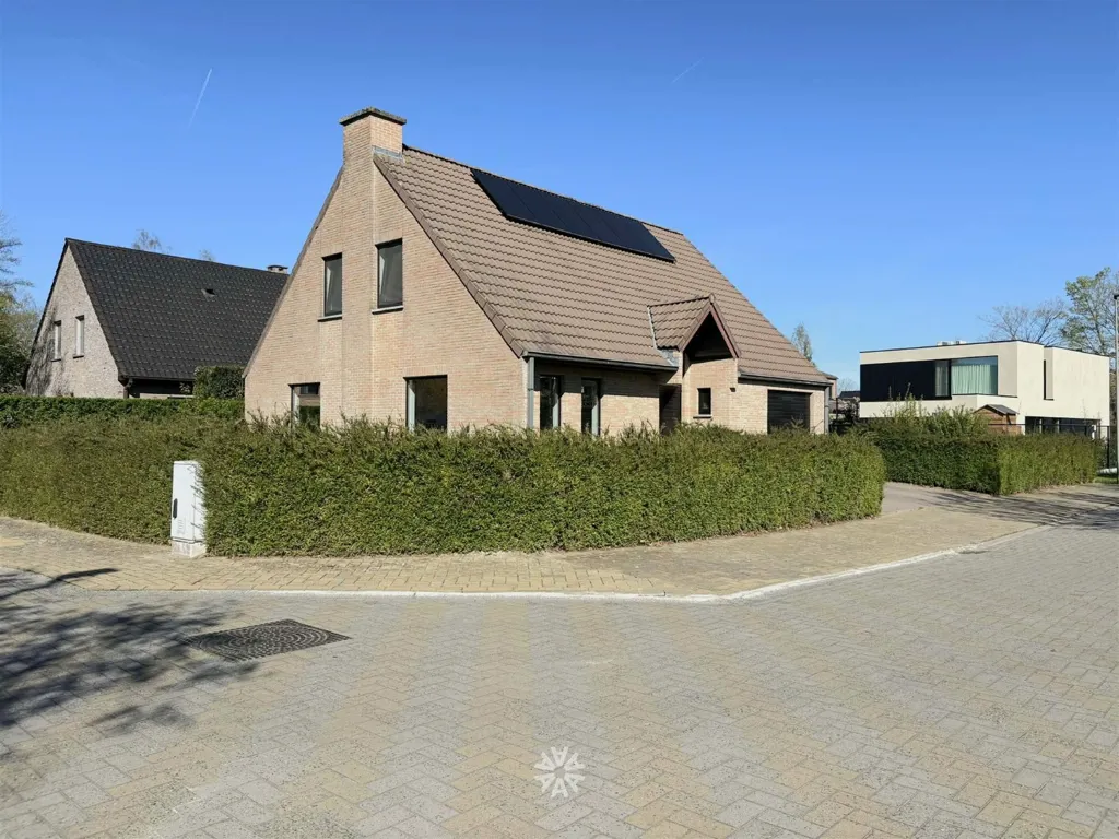 Extérieur - Villa avec Jardin dans le Quartier Calme de De Pinte