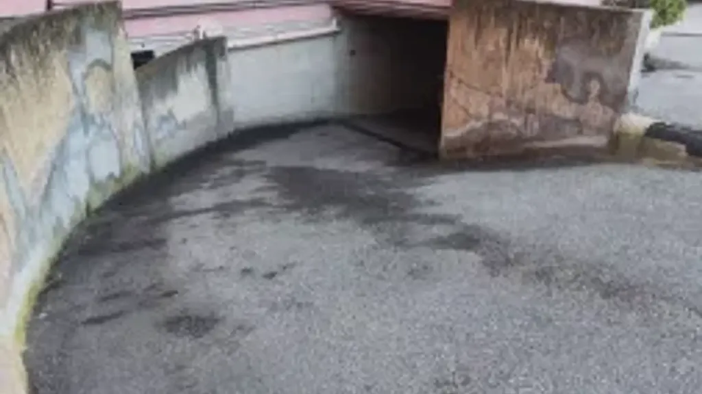 Garaaž - Rearranged Apartment with Balcony in Messina