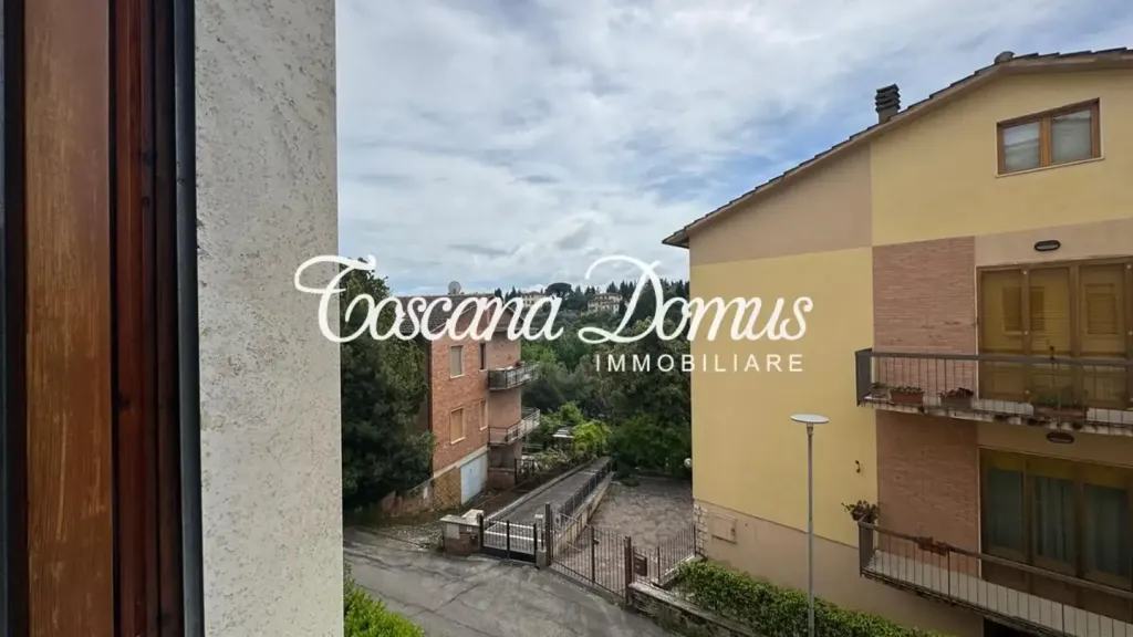 Rõdu - Rustic Apartment with Terraces in Siena