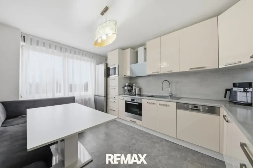 Cuisine - Multi-Unit House with Expansion Potential in Haschendorf