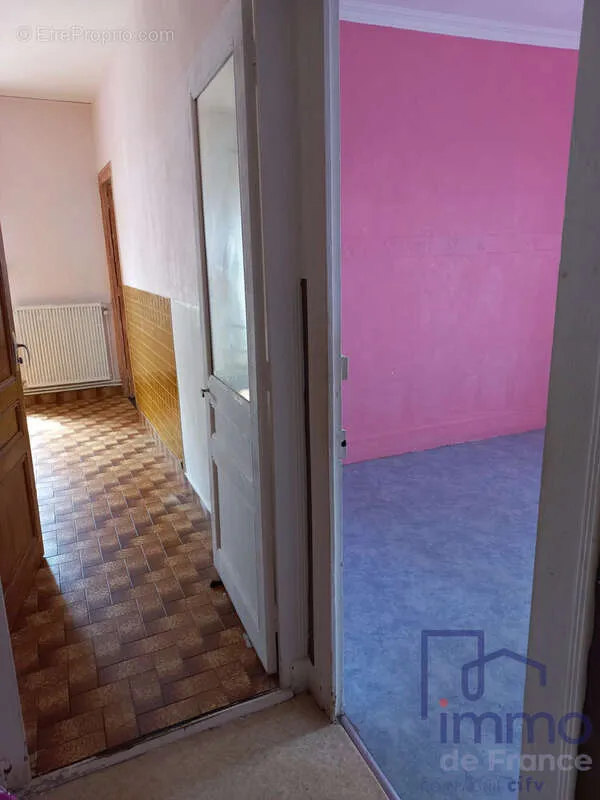 Esik - 3-Bed Apartment in Saint-Étienne