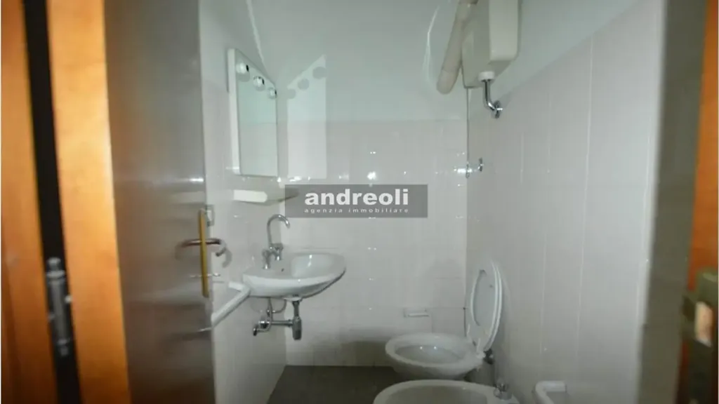 Salles de bain - Affresco-Decorated Apartment in Jesi's Historic Centre