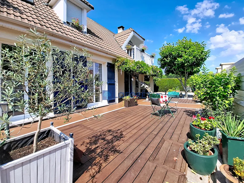 Terrass - Secluded House with Garden in Serris