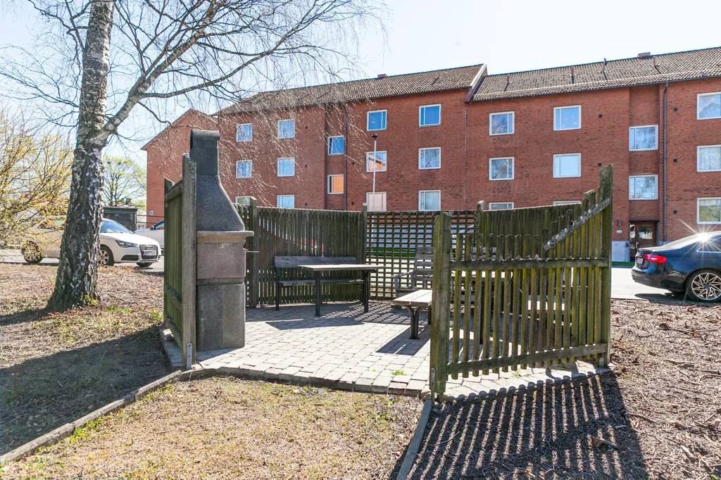 Jardin - Renovated Two-Bedroom Flat with Balcony in Bjuv