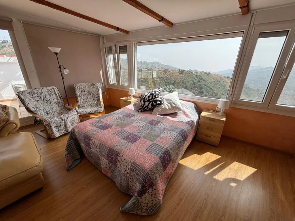 Bedrooms - Villa with Sea View and Pool in Cómpeta