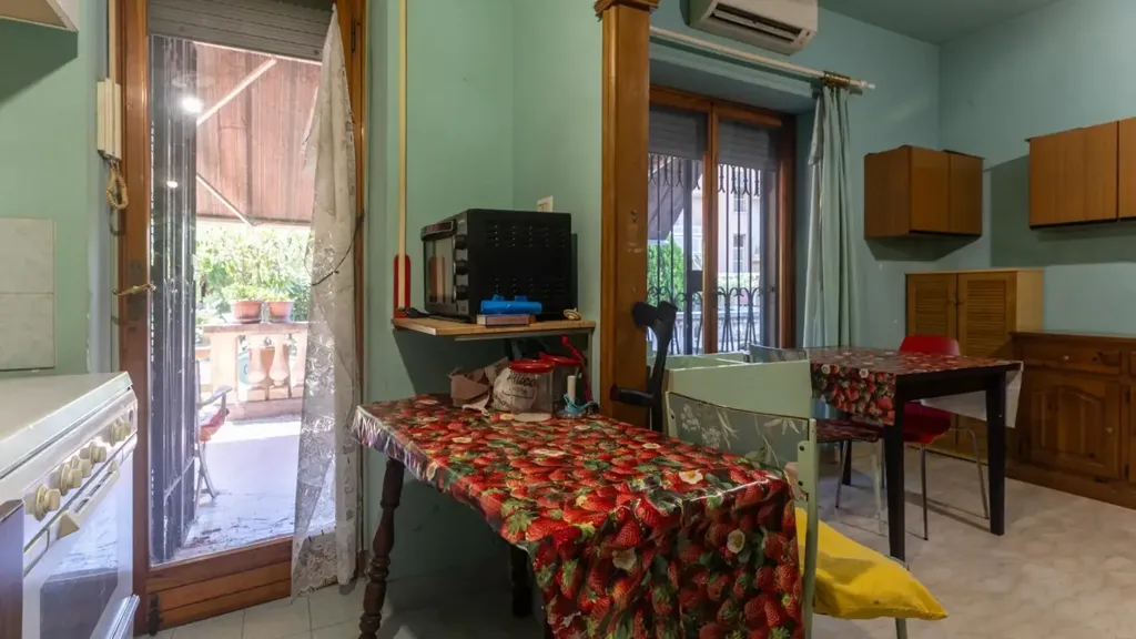 Köök - Three-Bedroom Apartment with Garden in Garbatella, Rome