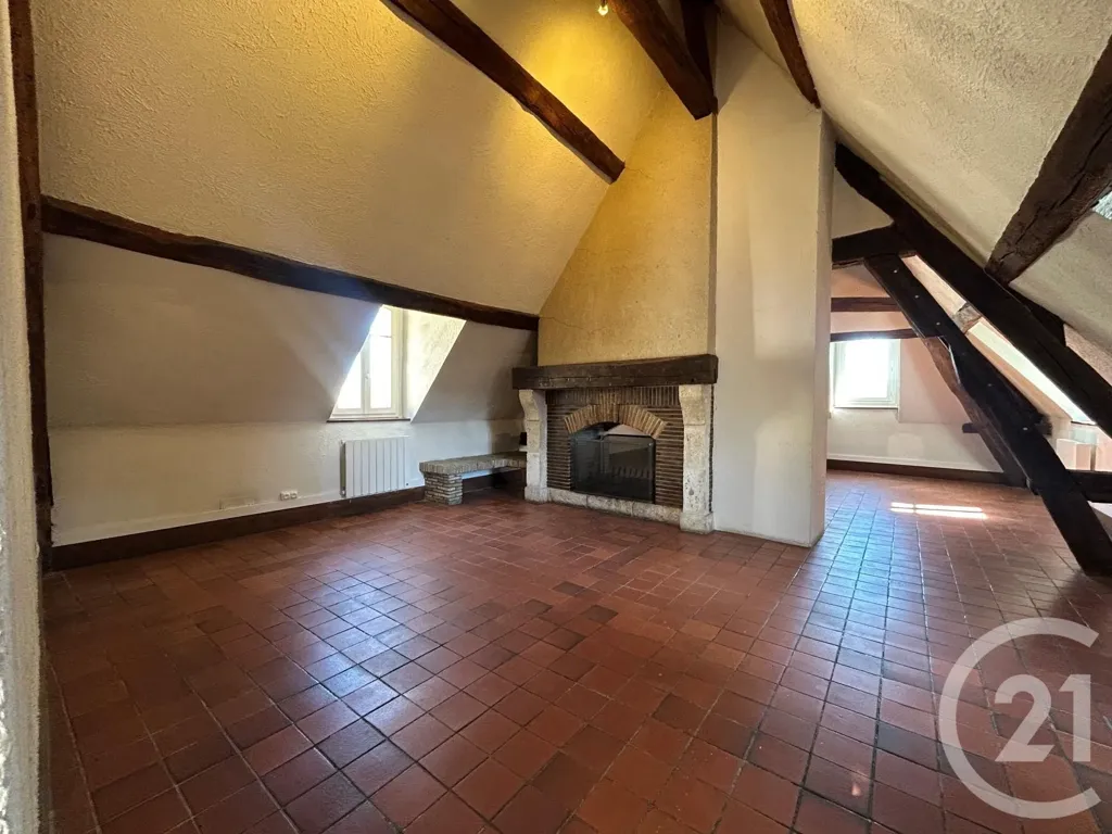 Stanze - Traditional 3-Bedroom Apartment in Chartres