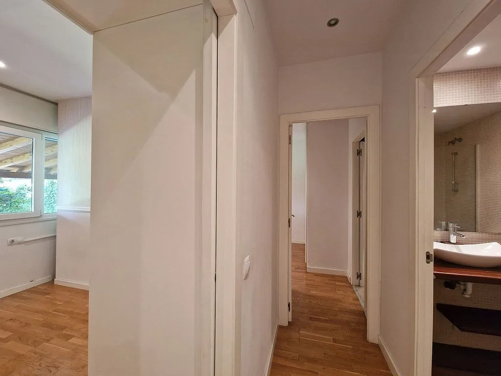 Entrée - Modern Ground Floor Flat with Garden in Montilivi